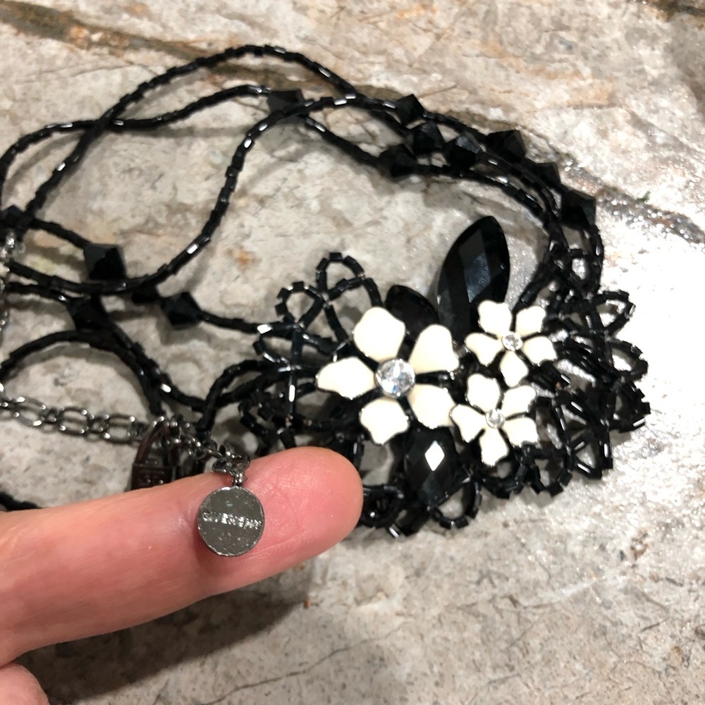 GIVENCHY Authentic Vintage Necklace. - Picture 4 of 15